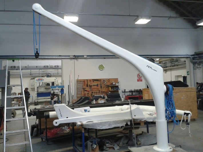 Crane in carbon fiber - SWL 500 Kg - weight about 22 Kg